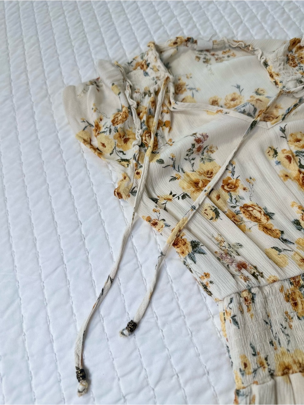 Love Crazy Women's M Cream Floral Smocked-Waist Mini Dress V-Neck/Ties Front - Picture 8 of 12